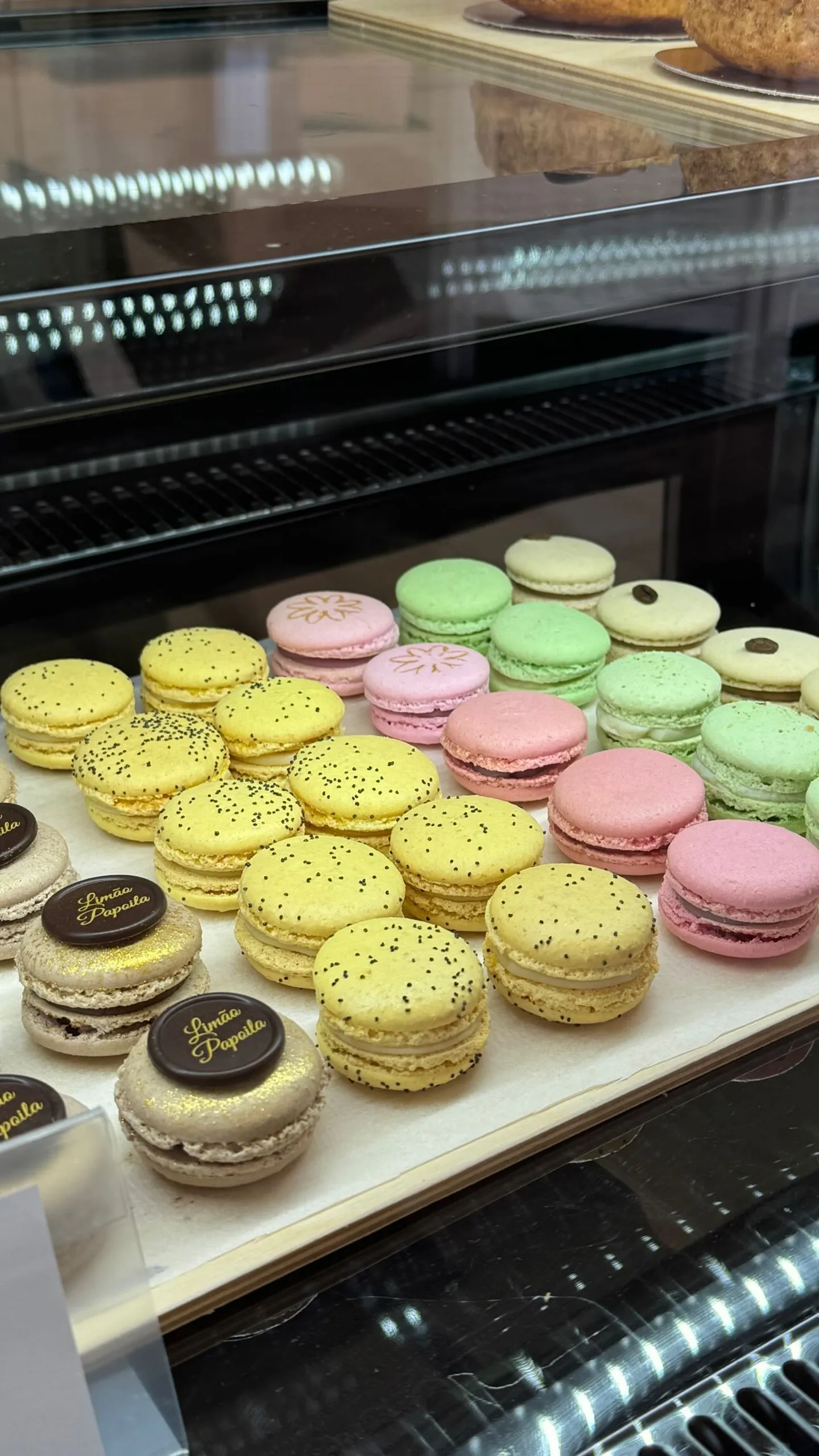 Macaron, from Confeitaria Limão Papoila
